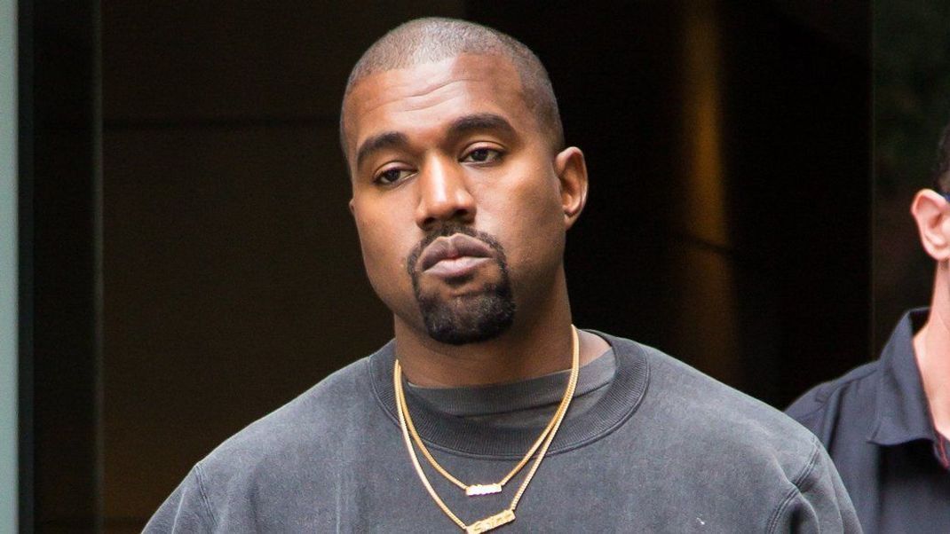 Kanye West hat neue Zähne - die, wie könnte es anders sein, ziemlich kontrovers diskutiert werden.