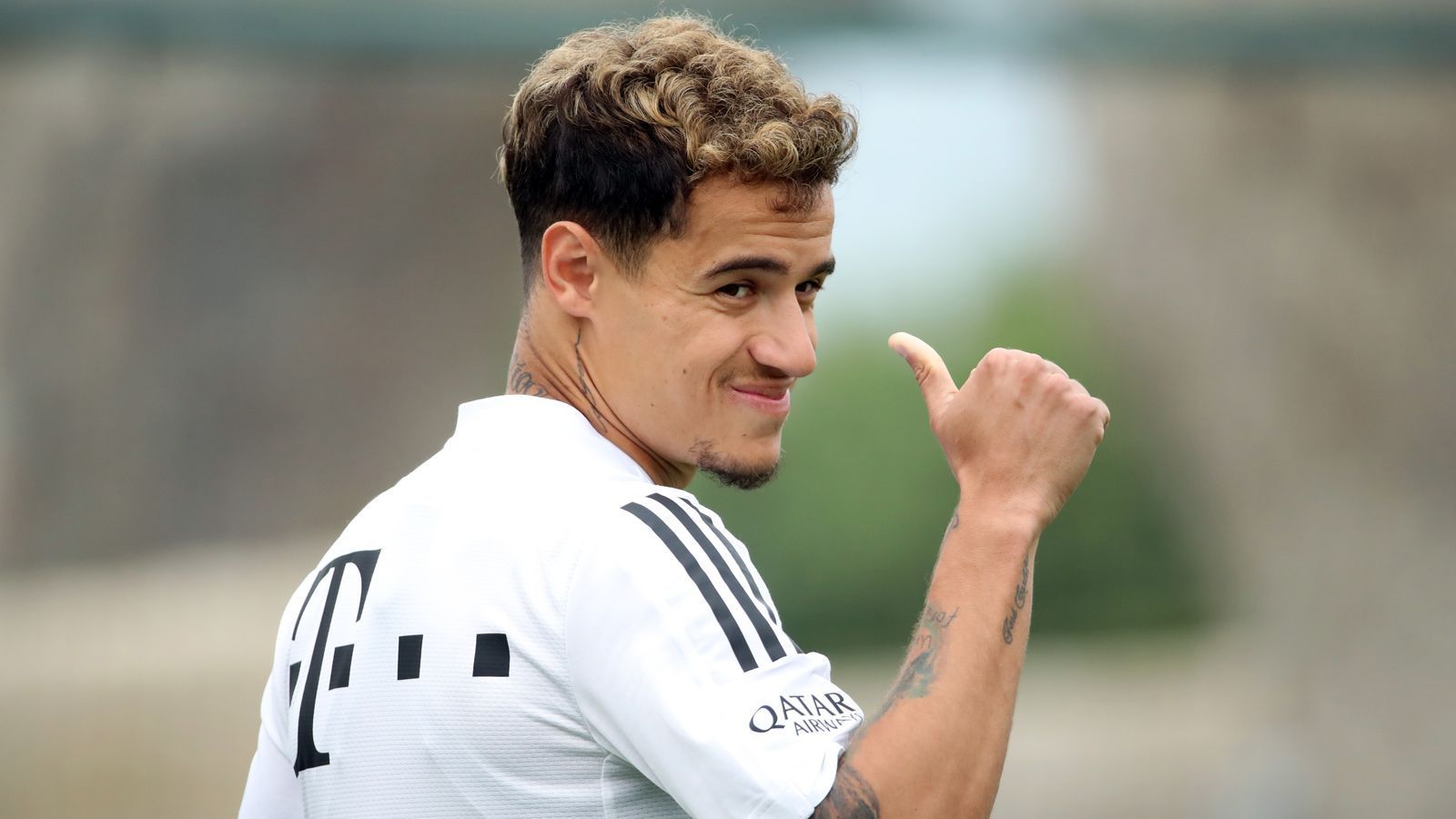 
                <strong>Platz 1: Philippe Coutinho (FC Bayern)</strong><br>
                Follower: 22.229.838Durchschnittliche Likes pro Post: 735.000Möglicher Verdienst pro Post: 106.925 Euro
              