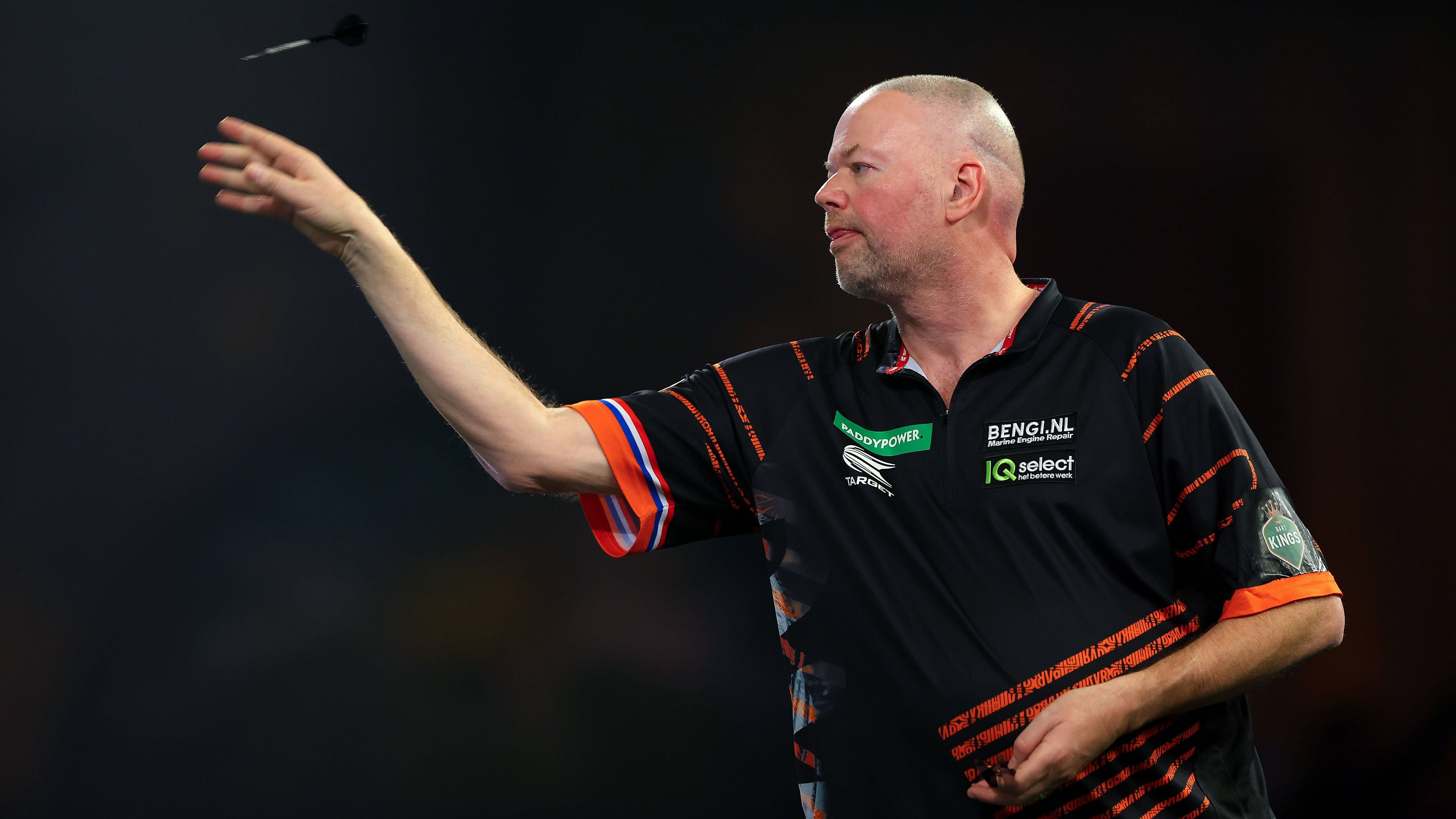 <strong>Platz 20 (geteilt): Raymond van Barneveld (Niederlande)</strong><br><strong>180er bei der WM 2024:</strong> 14<br><strong>Spiele bei der WM 2024:</strong>&nbsp;3 (Aus im Achtelfinale)