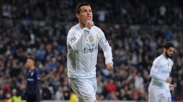 
                <strong>Cristiano Ronaldo (Real Madrid)</strong><br>
                Cristiano Ronaldo - Real Madrid. Rekorde über Rekorde. Ronaldo gelingt es in der Gruppenphase unglaubliche elf Tore zu schießen und stellt damit einen weiteren Champions-League-Rekord auf. Nebenbei bereitet der Portugiese noch drei weitere Treffer vor. 
              