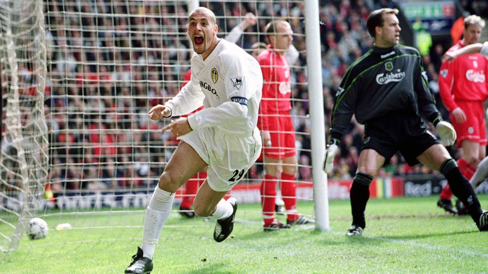 
                <strong>Platz 6 - Rio Ferdinand (Leeds United)</strong><br>
                &#x2022; Ablösesumme: 145 Millionen Euro<br>&#x2022; Wechsel von West Ham United zu Leeds United (2000)<br>
              