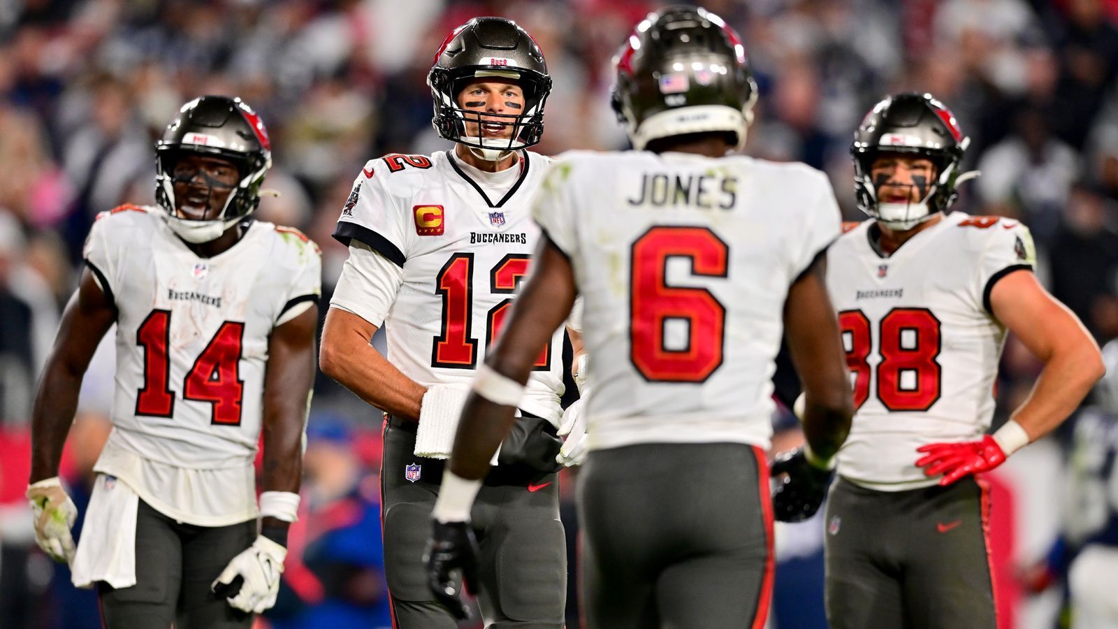 
                <strong>Platz 21 (geteilt): Tampa Bay Buccaneers</strong><br>
                40,7 Prozent Siegquote (33 Siege, 48 Niederlagen, 0 Unentschieden)
              