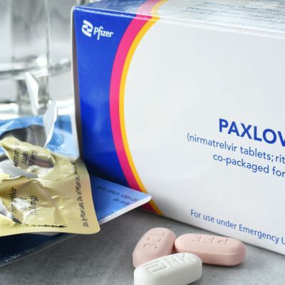 Paxlovid antiviral prescription for treating Covid-19 manufactured by Pfizer 