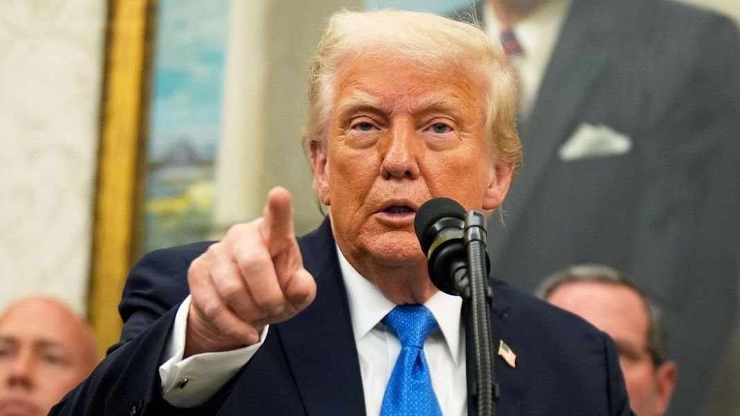 Donald Trump ist bekannt für seinen Putin-freundlichen Kurs - jetzt aber sendet der US-Präsident kritische Töne an den Kreml-Chef.&nbsp; (Bild)