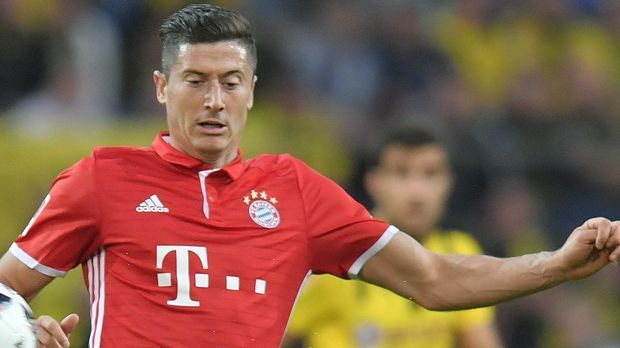 
                <strong>Robert Lewandowski</strong><br>
                Robert Lewandowski: In Halbzeit eins quasi nicht ins Spiel miteinbezogen - ähnlich erging es ihm in Halbzeit zwei: Keine Anspiele und wenige Ballkontakte. Musste sich die Bälle häufig aus dem Mittelfeld holen, fehlte dann in der Spitze. Bei den Angriffen, bei denen die Bayern gefährlich wurden, war er allerdings involviert. ran-Note: 3-
              
