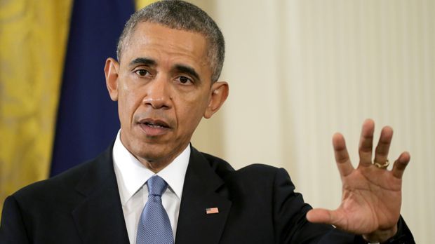 
                <strong>Barack Obama (West Ham United)</strong><br>
                Barack Obama ist angeblich bekennender Fan von West Ham United! Denn: Die Schwester des amerikanischen Präsidenten lebt in Ost-London und sie und ihre Familie sind große Anhänger der "Hammers". Bei einem Besuch in London, schaute sich Obama zusammen mit seiner Schwester ein Spiel des Klubs an und war offenbar sofort begeistert von West Ham - bis heute ...
              