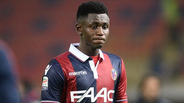 
                <strong>Mittelfeld: Amadou Diawara (SSC Neapel)</strong><br>
                Hierzulande ist der defensive Mittelfeldspieler noch etwas unbekannt, doch in der italienischen Serie A ein aufstrebender Star. Der SSC Neapel verpflichtete den 19-Jährigen in diesem Sommer für eine Ablöse von rund 14,5 Millionen Euro aus Bologna. Laut seinem Spielerberater war der FC Schalke 04 auch an ihm interessiert, bot mit 13 Millionen Euro aber zu wenig. Beim FC Bologna gehörte der extrem zweikampfstarke Diawara in der vergangenen Saison mit 34 Liga-Einsätzen zum Stammpersonal. Die verbliebenen vier Liga-Spiele verpasste er durch Rot- und Gelbsperren.
              