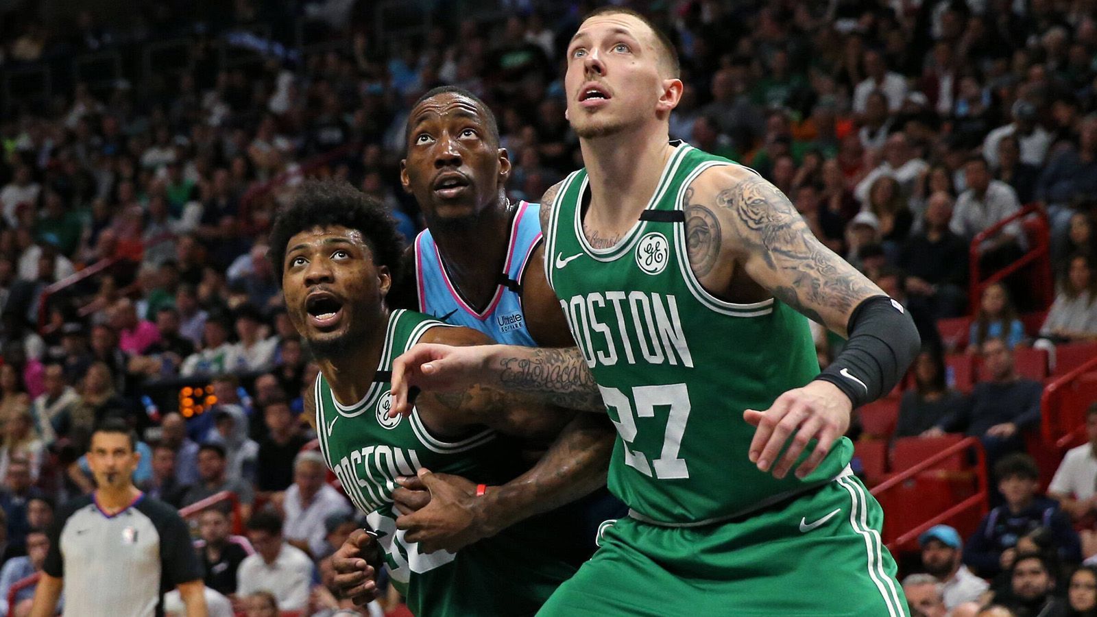 
                <strong>Osten: Boston Celtics</strong><br>
                Auch der deutsche Daniel Theis träumt mit seinen Boston Celtics vom Titel. Die traditionsreiche Franchise belegt im Osten Platz 3 und gilt als einer der Geheimfavoriten. Jayson Tatum (23,6 Punkte pro Spiel) befindet sich in der Form seines Lebens. Kemba Walker ist in die Rolle des Führungsspielers geschlüpft und vermittelt den vielen jungen Spielern Sicherheit.
              