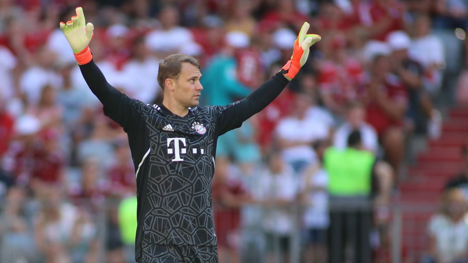 
                <strong>FC Bayern München</strong><br>
                Seit dem Abgang Philipp Lahms 2017 ist Keeper Manuel Neuer Spielführer des deutschen Rekordmeisters.
              