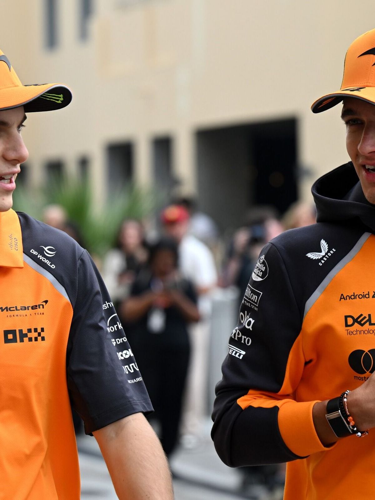 Die McLaren-Teamkollegen Oscar Piastri und Lando Norris in Abu Dhabi 2025
