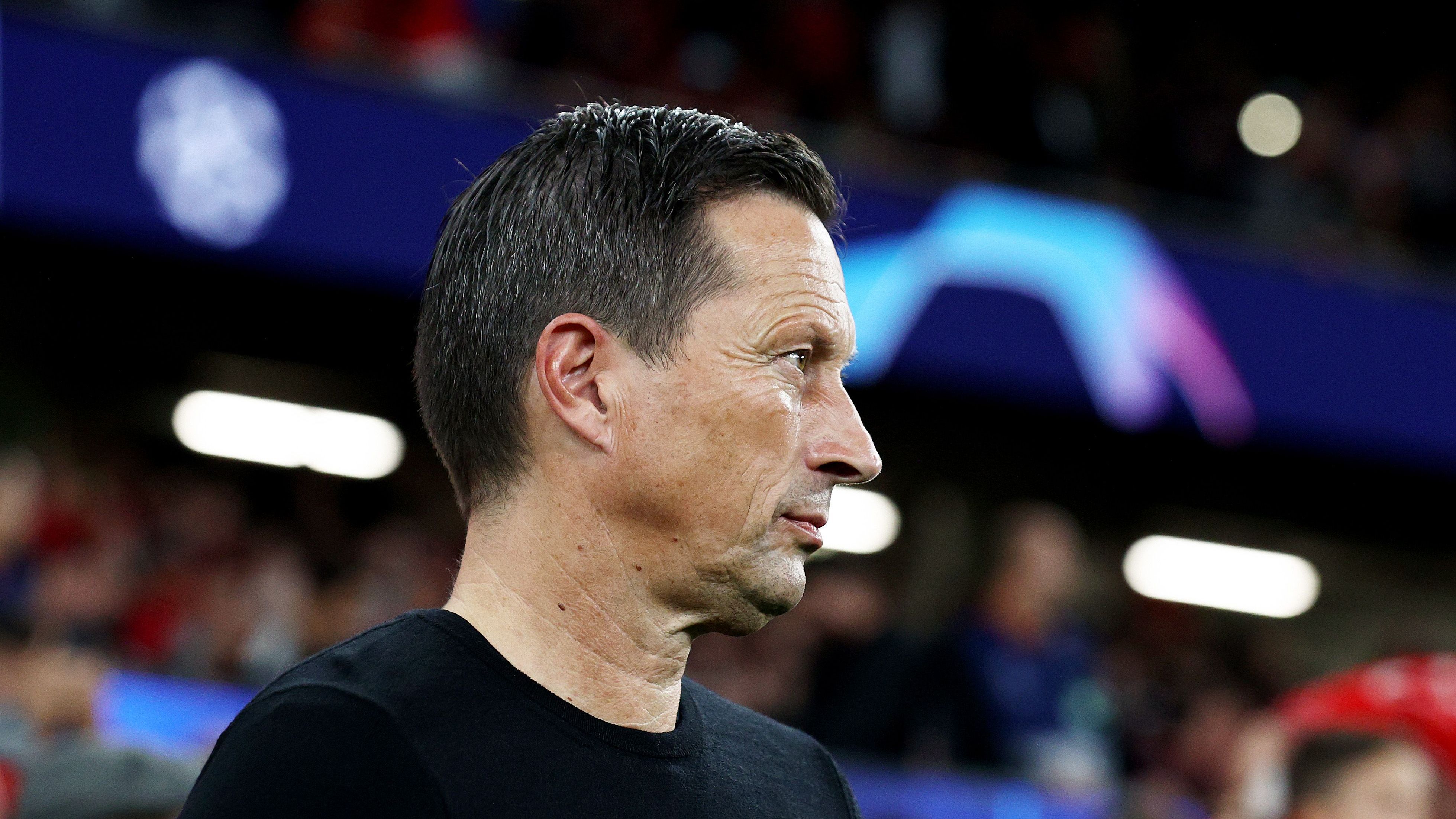 <strong>Roger Schmidt</strong><br>Mit Schmidt würde Bayer nicht nur einen ehemaligen Leverkusener Trainer zurück an den Rhein holen, sondern auch einen international sehr erfolgreichen Coach. Mit Salzburg und Benfica holte jeweils den nationalen Meistertitel. Sollten die Leverkusener wirklich Interesse an Schmidt haben, müssten sie sich beeilen. Denn der 58-Jährige ist auch bei Fenerbahce als Nachfolger des entlassenen Jose Mourinho im Gespräch.