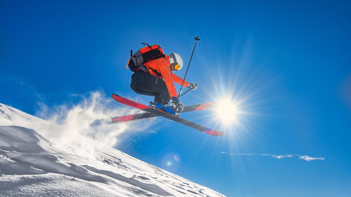 Skifahrer im Tiefschnee