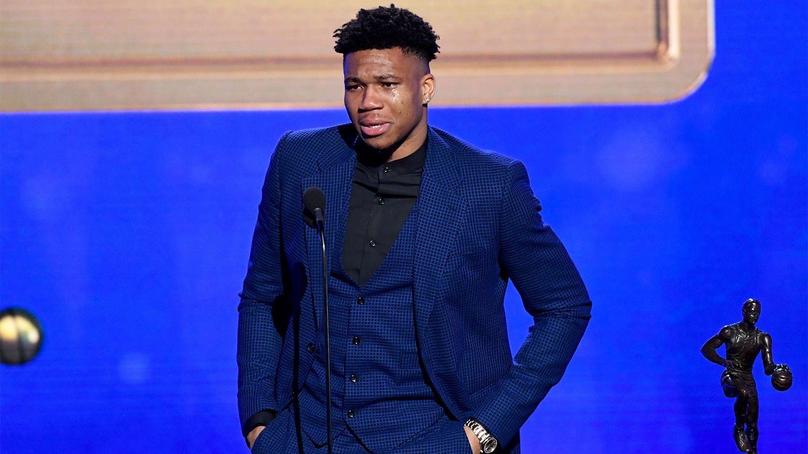 
                <strong>MVP Awards 2019 Greek Freak gewinnt MVP-Award</strong><br>
                In der Nacht auf Dienstag wurden die NBA Awards 2019 vergeben. ran.de präsentiert die Gewinner in den wichtigsten Kategorien.
              