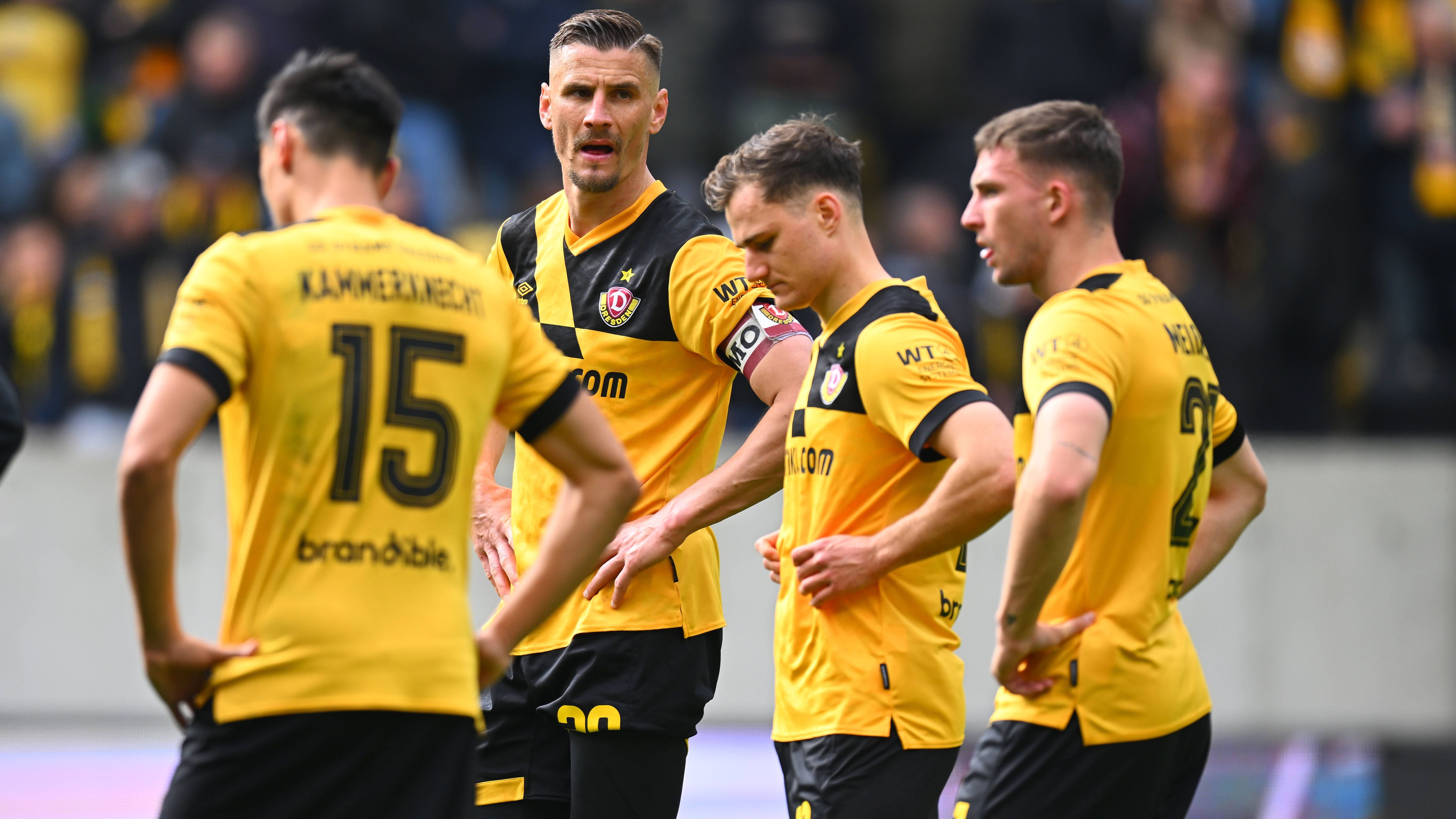 <strong>SG Dynamo Dresden</strong> <br>Es ist eigentlich nur eine Frage der Zeit, bis Dynamo Dresden wieder erstklassig spielt – zumindest, wenn es nach den Fans geht. Die Unterstützung dieser ist dem Verein auf jeden Fall sicher. Mit 28.600 Zuschauern pro Spiel hat Dynamo in Liga drei einen höheren Schnitt als Hoffenheim in der Bundesliga. Doch wenn nicht noch ein Wunder geschieht, dreht Dynamo in der nächsten Saison eine weitere Ehrenrunde in der 3. Liga.