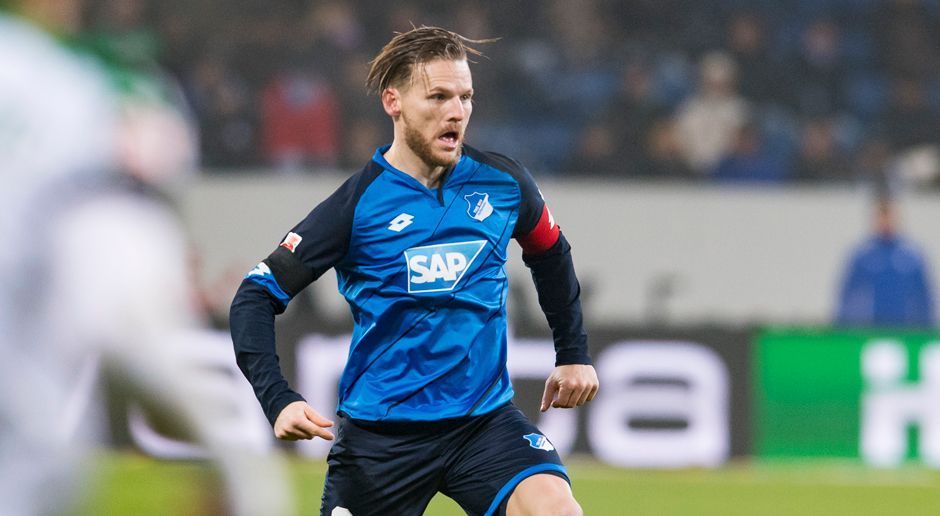 
                <strong>Eugen Polanski (TSG 1899 Hoffenheim)</strong><br>
                Klappt es nicht mit einem Wechsel Schweglers, ist der "Sport Bild" zufolge offenbar Eugen Polanski, ebenfalls von der TSG 1899 Hoffenheim, Plan B für die Sechser-Position beim HSV. Der 30-Jährige besitzt bei den Kraichgauern noch einen Vertrag bis 2018.
              