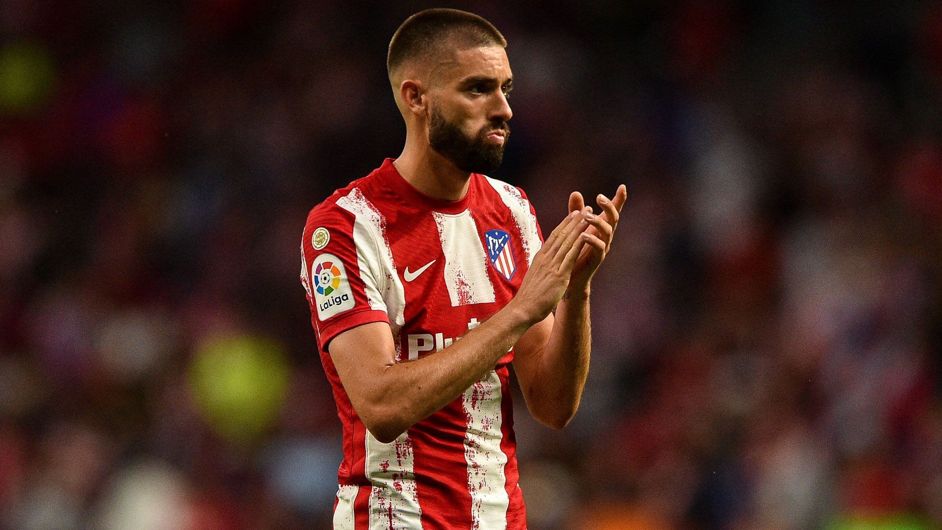 
                <strong>Yannick Carrasco (Atletico Madrid)</strong><br>
                Einer der bekanntesten Zahavi-Schützlinge dürfte der Belgier Yannick Carrasco sein. Der 28-Jährige steht - unterbrochen von einem knapp zweijährigen China-Intermezzo - seit 2015 bei Atletico Madrid unter Vertrag. Auf Linksaußen dürften die Münchner allerdings keinen Bedarf haben, der eine Ablöse im mittleren zweistelligen Millionenbereich für Carrasco rechtfertigen würde.
              