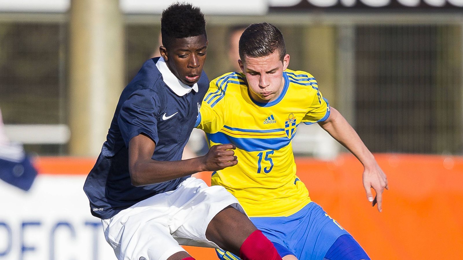 
                <strong>Ousmane Dembele - 2014</strong><br>
                Vor vier Jahren waren die Haare noch etwas länger, aber ansonsten hätte wohl jeder Fußballfan auf diesem Bild sofort Dembele erkannt.
              