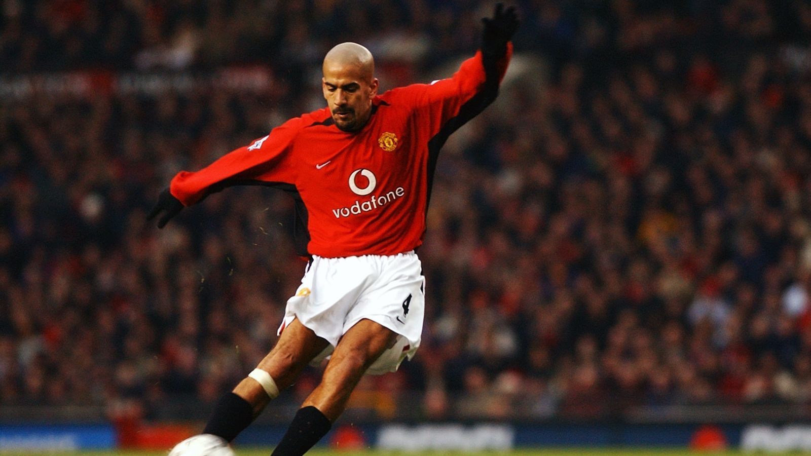 
                <strong>Platz 2 - Juan Sebastian Veron (Manchester United)</strong><br>
                &#x2022; Ablösesumme: 180 Millionen Euro<br>&#x2022; Wechsel von Lazio Rom zu Manchester United (2001)<br>
              