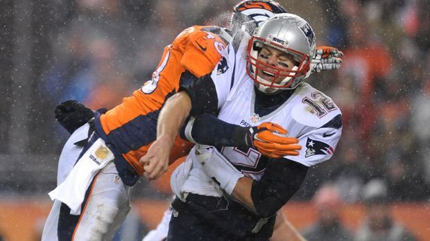 
                <strong>Angstgegner Denver</strong><br>
                Tom Brady hat nur gegen ein Team überhaupt eine negative Bilanz - und das sind, richtig, die Denver Broncos. Sechs Siegen stehen acht Niederlagen (inklusive Playoffs) gegenüber. In der Postseason heißt es aus Bradys Sicht sogar 0-2. Ein schlechtes Omen für das AFC Championship Game?
              