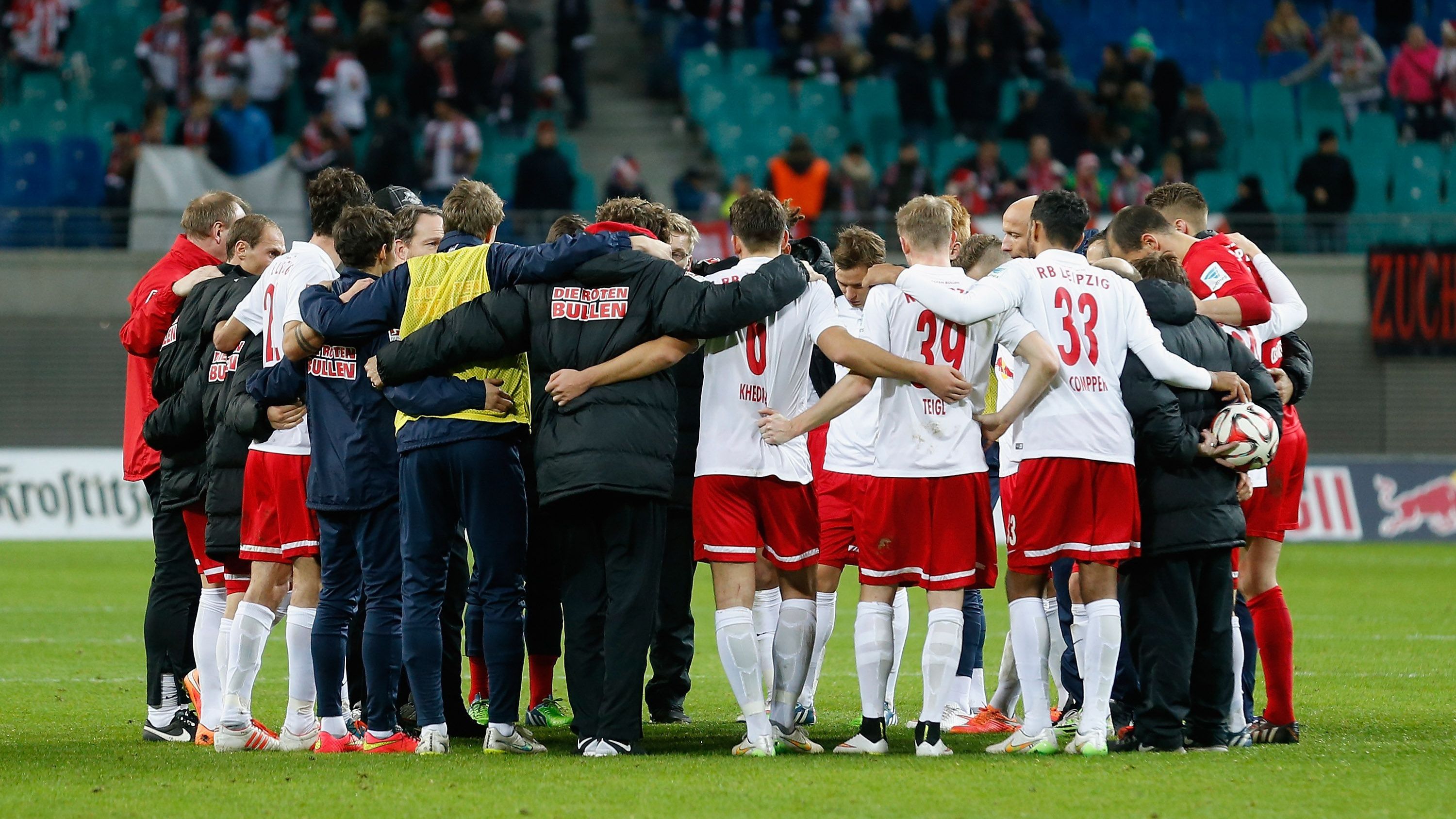 <strong>Rettig verweigert RB Leipzig die Lizenz (2014)</strong><br>2014 verweigerte Rettig als DFL-Geschäftsführer RB Leipzig nach deren Aufstieg die Lizenz für die zweite Liga. Er fürchtete, der von Red Bull gesponserte Verein würde gegen die 50+1-Regel verstoßen. Eine Regel, die besonders Rettig sakrosankt ist. Weil der Lizenzierungsausschuss ihn damals überstimmte, durfte Leipzig auch ohne Rettigs Segen im Bundesliga-Unterhaus antreten.