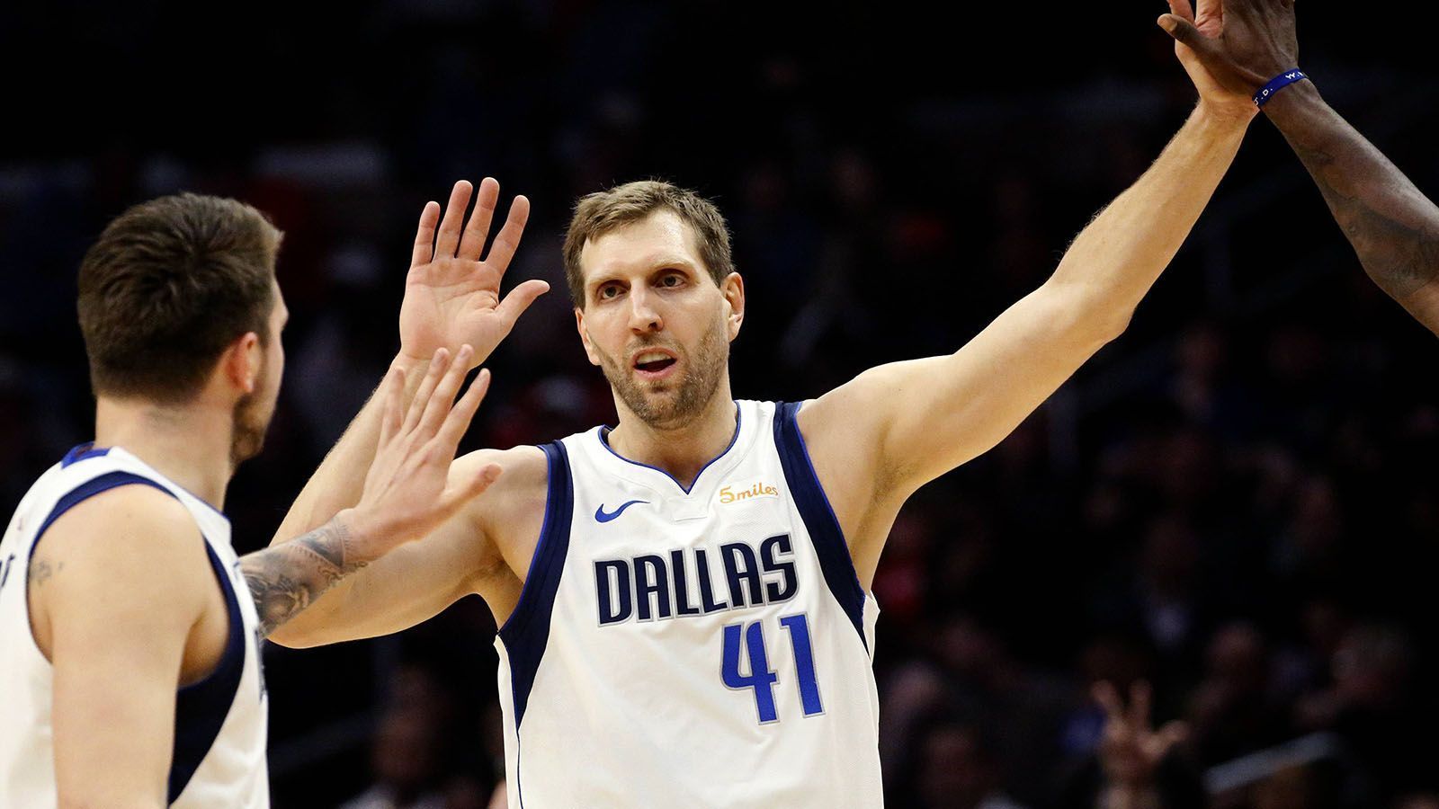 
                <strong>Dallas Mavericks </strong><br>
                Dirk Nowitzki - 31.560 Punkte
              