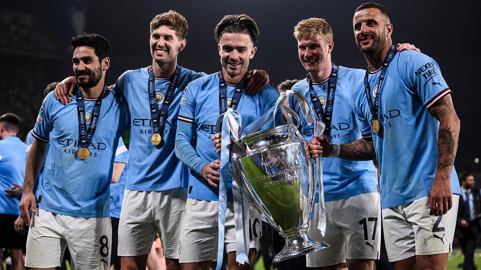 
                <strong>Platz 1: Manchester City </strong><br>
                Manchester City thront im Ranking der erfolgreichsten englischen Mannschaften auf Platz eins – auch dank der vergangenen Saison, in der das Team von Pep Guardiola furios das Triple gewann. Insgesamt 20 Titel sammelte der Klub in den letzten 15 Jahren – eine Bilanz, die sich sehen lassen kann.
              