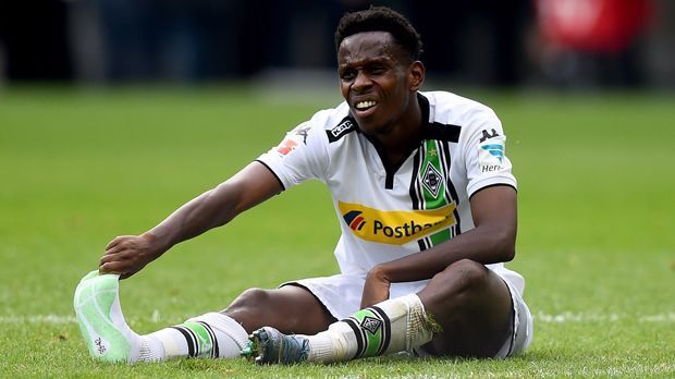 
                <strong>Mittelfeld: Ibrahima Traore (Borussia Mönchengladbach)</strong><br>
                Mittelfeld: Ibrahima Traore (Borussia Mönchengladbach): Der Gladbacher Flügelflitzer erlitt eine Oberschenkelzerrung. Bereits zuletzt gegen die TSG Hoffenheim fehlte der 27-Jährige. Gegen die bislang ungeschlagenen Bayern wird er höchstwahrscheinlich noch nicht einsatzbereit sein. 
              