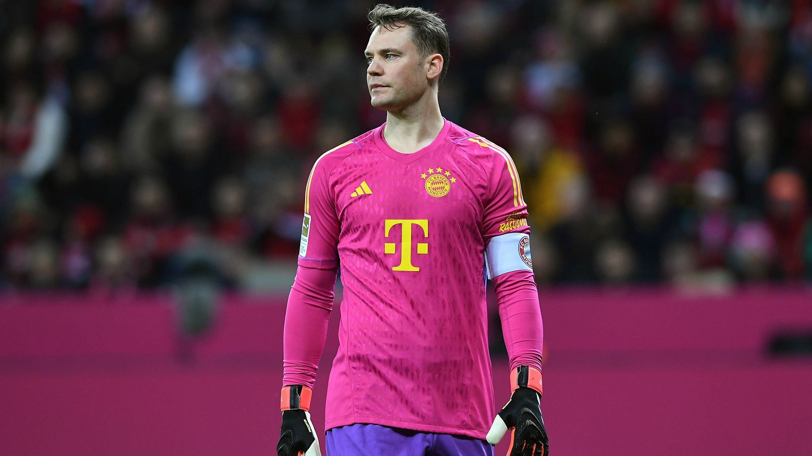 <strong>Manuel Neuer</strong><br>Der Kapitän rettet glänzend gegen Sallai (11.), kann dann aber bei dessen anschließendem Lattentreffer ebenso nur zuschauen wie dem folgenden 0:1 durch Ginter (12.). Danach mit etwas Glück, da die Freiburger ihre guten Chancen zu ungenau abschließen. Bis zum späten Ausgleich durch Höler (87.), bei dem er machtlos ist. <strong><em>ran</em>-Note: 3</strong>