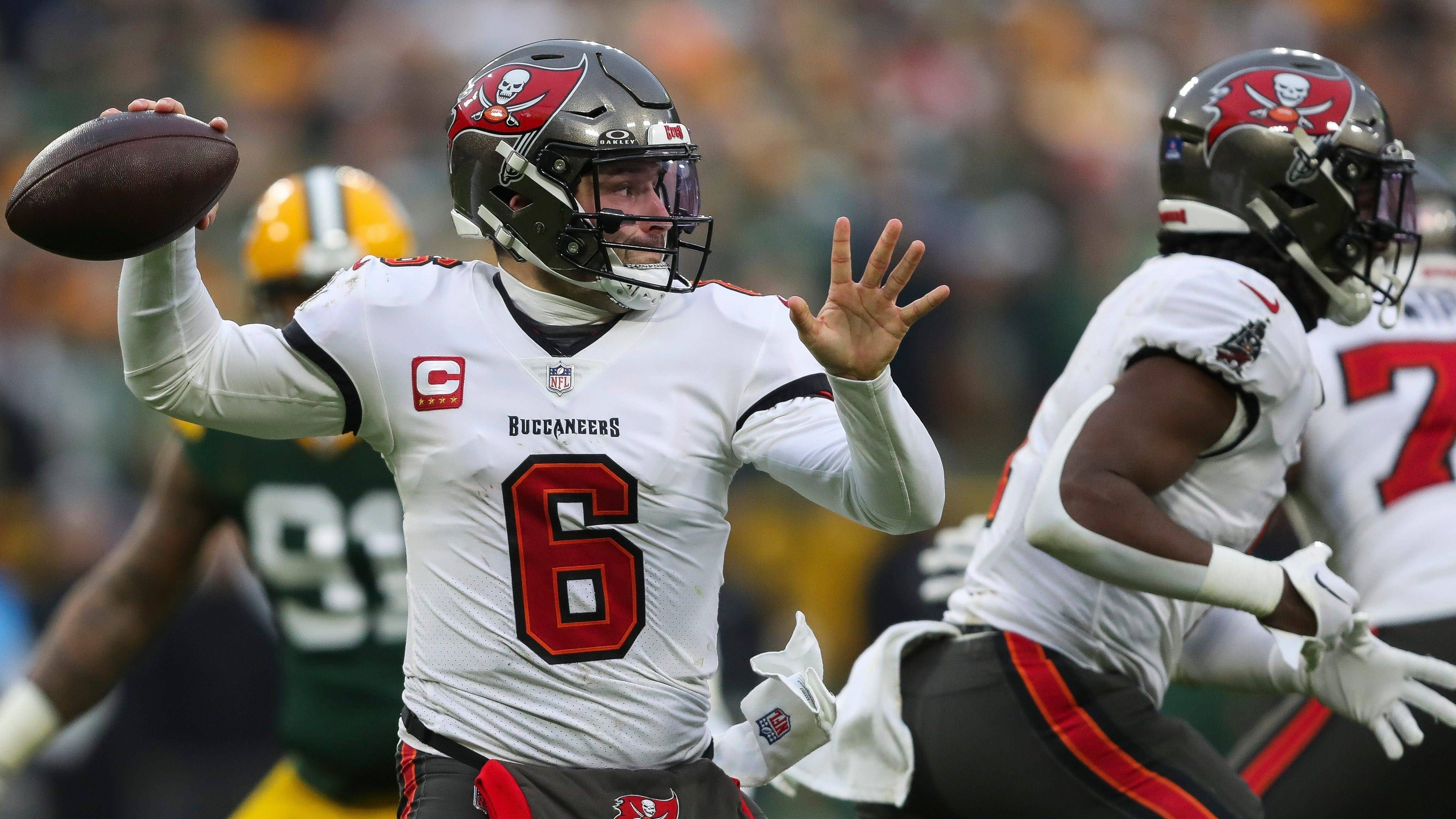 <strong>Platz 16: Tampa Bay Buccaneers<br></strong>Auch die Buccaneers waren bemüht, die Puzzlestücke beisammen zu halten. Baker Mayfield wird in sein zweites Jahr als Starter für Tampa Bay gehen. Die Offensive Line, besonders auf Guard und Center, könnte zu einer Problemstelle werden. Die Defensive hat auf allen Ebenen potenzielle Unterschiedsspieler.&nbsp;