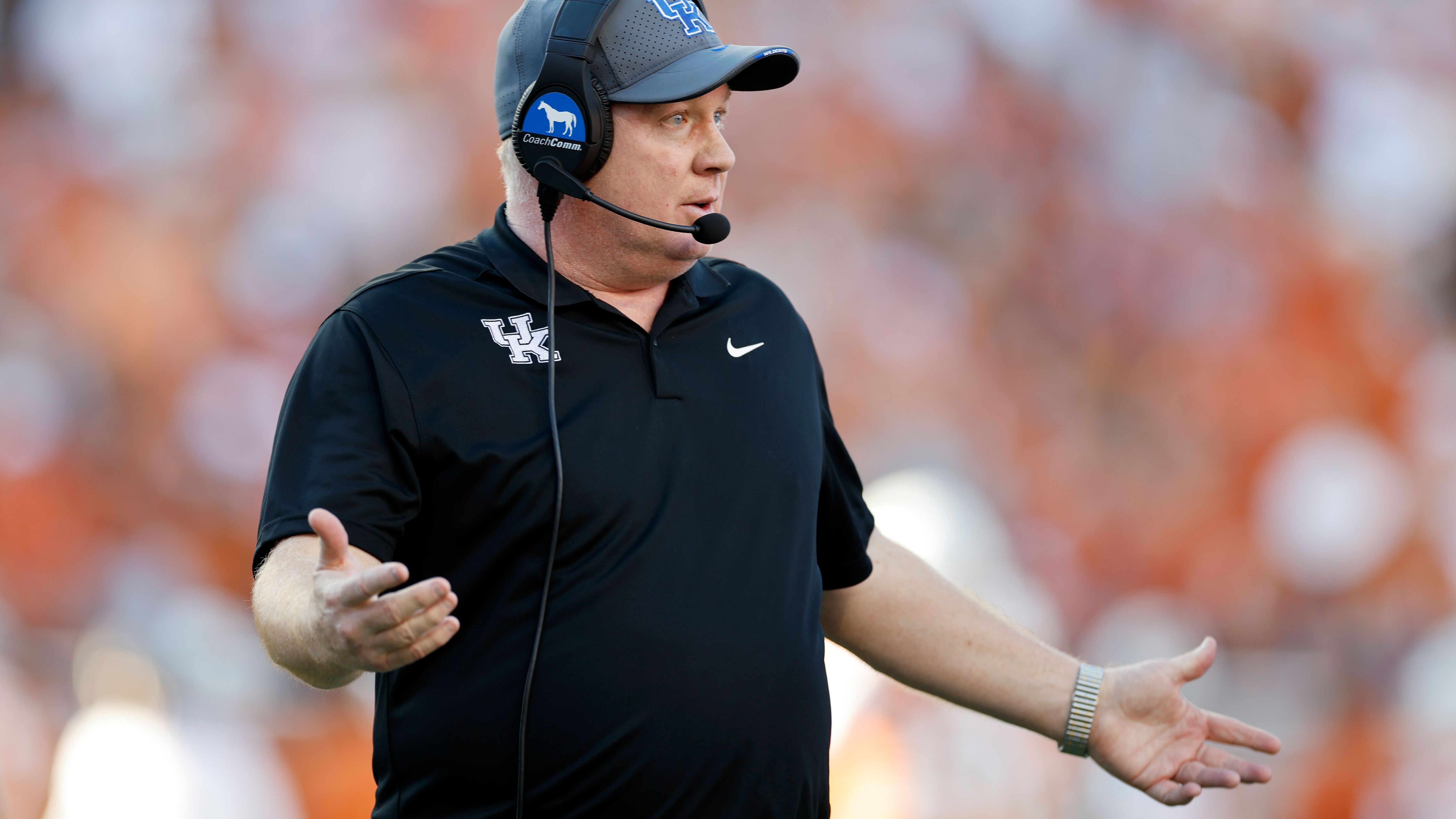 <strong>Platz 10: Mark Stoops (Kentucky Wildcats Football)</strong><br>
                • Jahresgehalt: 9.010.000 US-Dollar<br>• Head Coach seit: 2013<br>• Conference: SEC