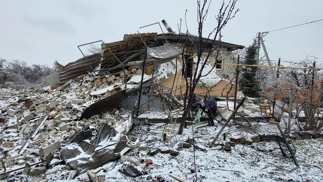 Ein Haus in der Ukraine wurde von einem russischen Angriff zerstört.&nbsp;