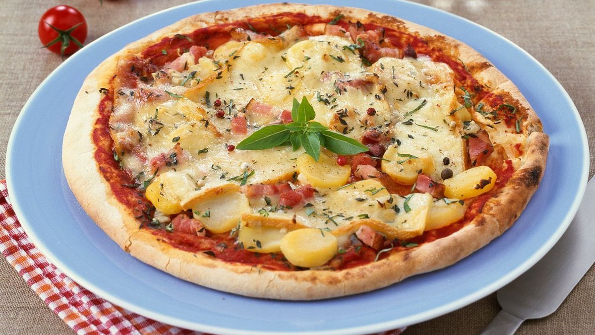 Enie backt: Rezept-Bild Pizza mit Kartoffeln und Speck
