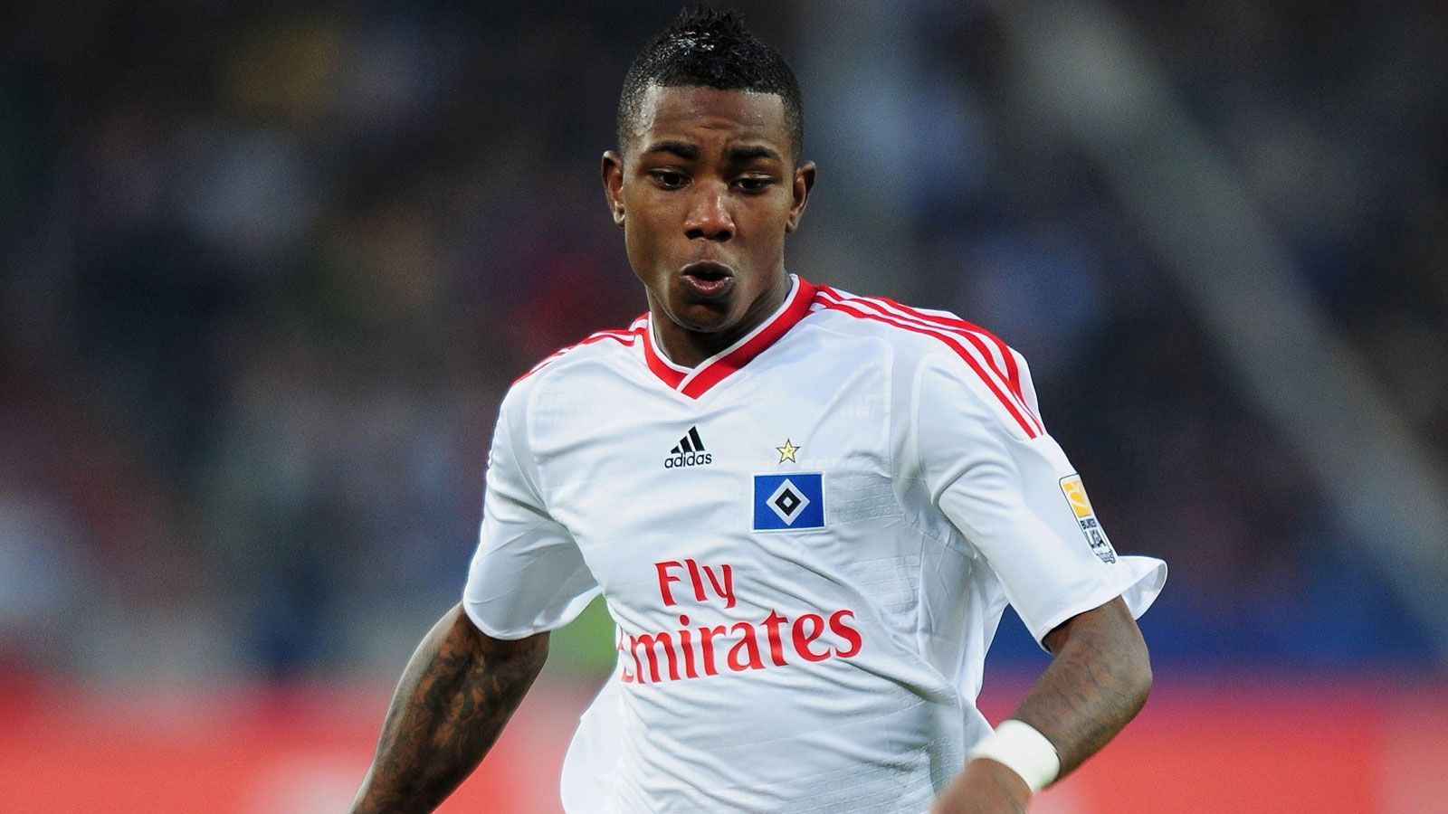 
                <strong>Eljero Elia (32)</strong><br>
                Der Linksaußen ist ein alter Bekannter aus der Bundesliga. 2009 bis 2011 spielte der Niederländer beim Hamburger SV. Nach einem kurzen Gastspiel bei Juventus Turin und dem Gewinn der italienischen Meisterschaft stürmte er zwischen 2012 und 2015 erneut in der Bundesliga, diesmal für Werder Bremen. 
              