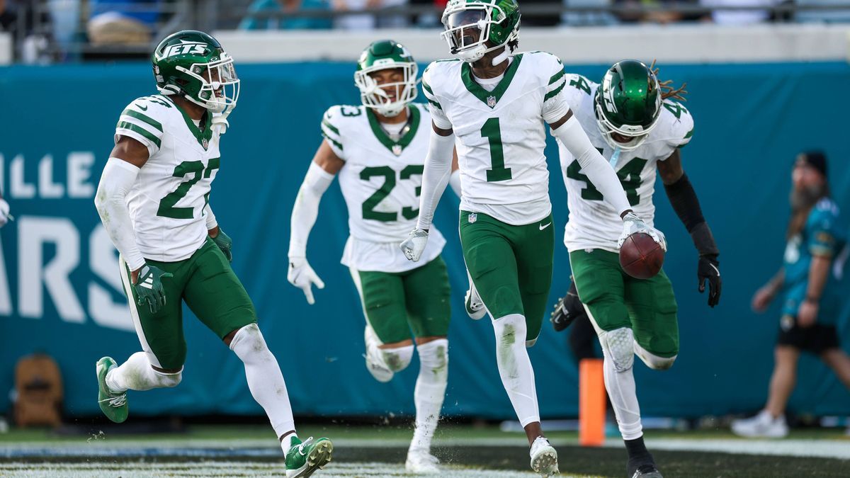 NFL, American Football Herren, USA New York Jets at Jacksonville Jaguars Dec 15, 2024; Jacksonville, Florida, USA; New York Jets cornerback Sauce Gardner (1) celebrates after an interception agains...