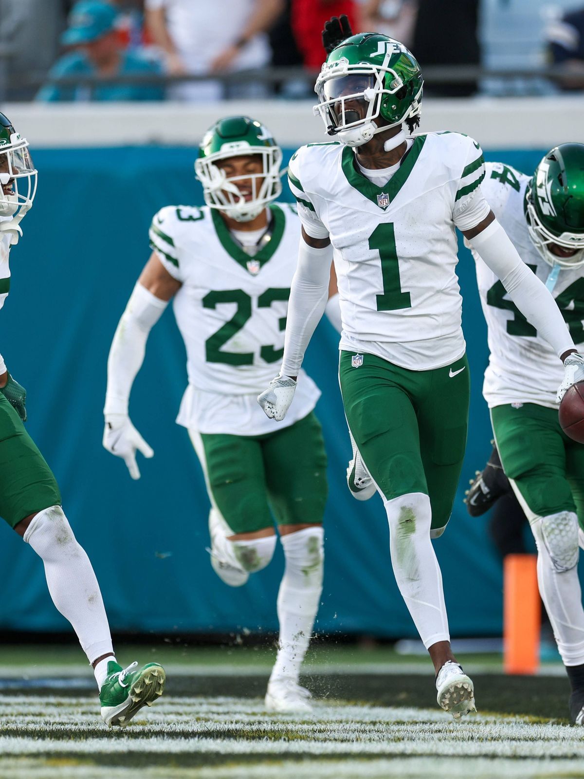 NFL, American Football Herren, USA New York Jets at Jacksonville Jaguars Dec 15, 2024; Jacksonville, Florida, USA; New York Jets cornerback Sauce Gardner (1) celebrates after an interception agains...