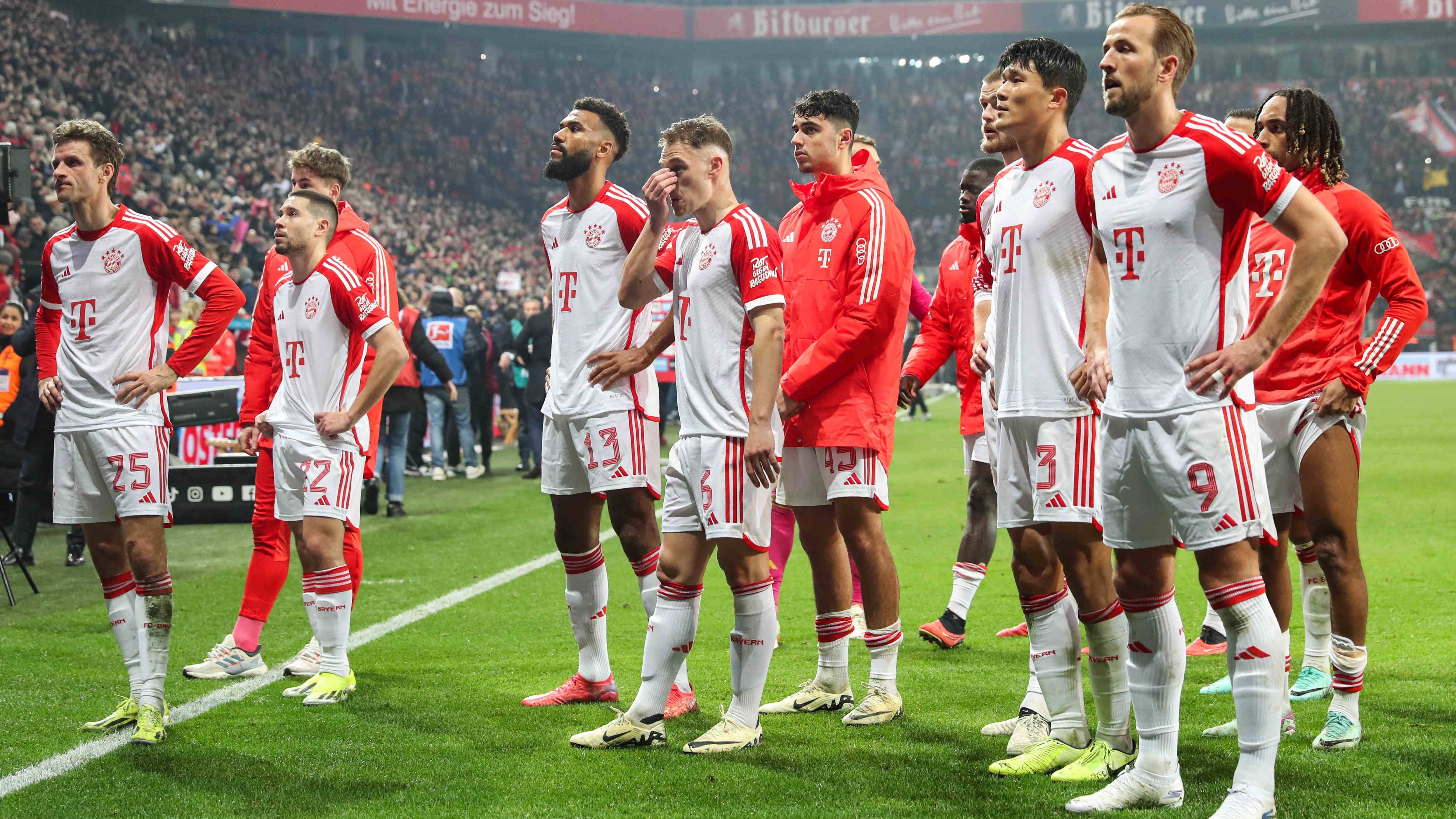 <strong>"Kane-Fluch" geht weiter - Bayern München holt keinen Titel</strong><br>Am Wochenende zeigten die Münchener eine desolate Leistung gegen Spitzenreiter Bayer Leverkusen. Im DFB Pokal sind die Bayern bereits früh ausgeschieden. Die letzte Hoffnung heißt also Champions League. Diese konnte der Rekordmeister der Bundesliga zuletzt 2020 nach München holen. Trotzt Kane reicht es auch in diesem Jahr nicht zum CL-Sieg.