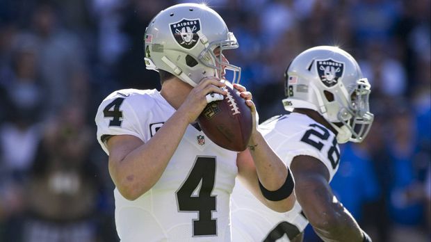 
                <strong> Oakland Raiders erstmals seit 2002 in den Playoffs: Das ist seitdem passiert </strong><br>
                Die Oakland Raiders haben erstmals seit 2002 wieder die Playoffs erreicht. Ein Erfolg, nein, ein historischer Meilenstein für die Franchise. Denn in den vergangenen 14 Jahren ist eine Menge passiert. Ja, es gab Fernsehen, das Internet und Strom ebenfalls, aber trotzdem ist der letzte Einzug in die K.o.-Runde eine halbe Ewigkeit her. Was in der Zwischenzeit alles so passiert ist - ran.de gibt einen Überblick.
              