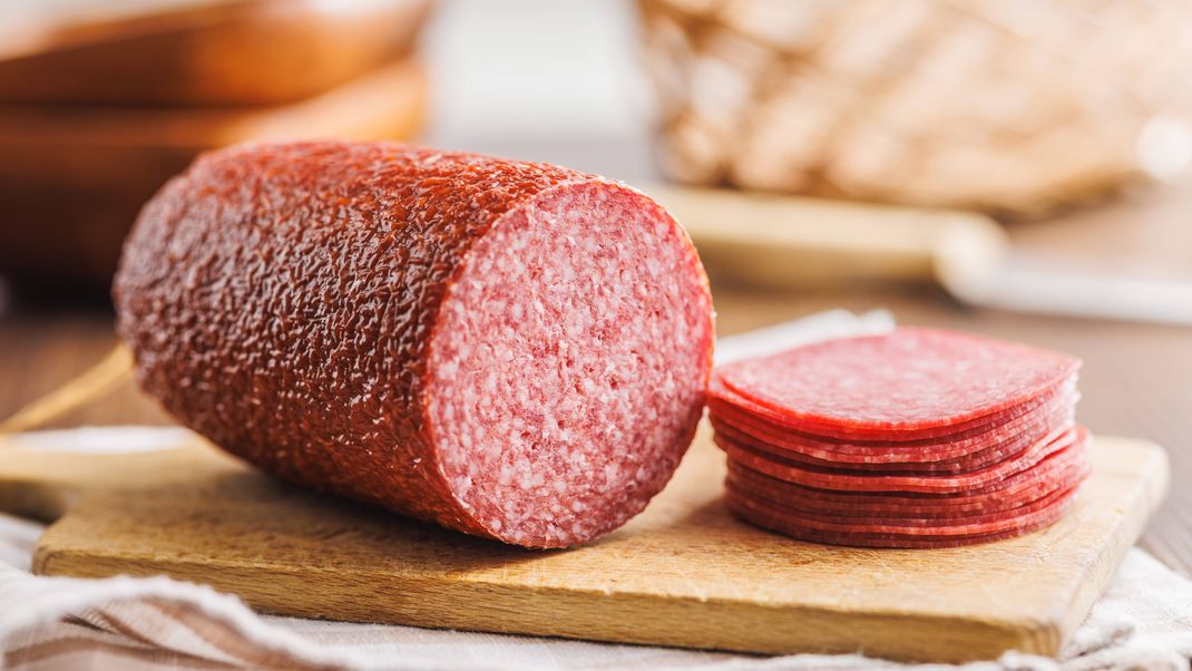 Salami-Rückruf bei Franz Wiltmann GmbH &amp; Co. KG wegen Gefahr Darmbakterien-Belastung des Wurstprodukts. (Symbolbild)