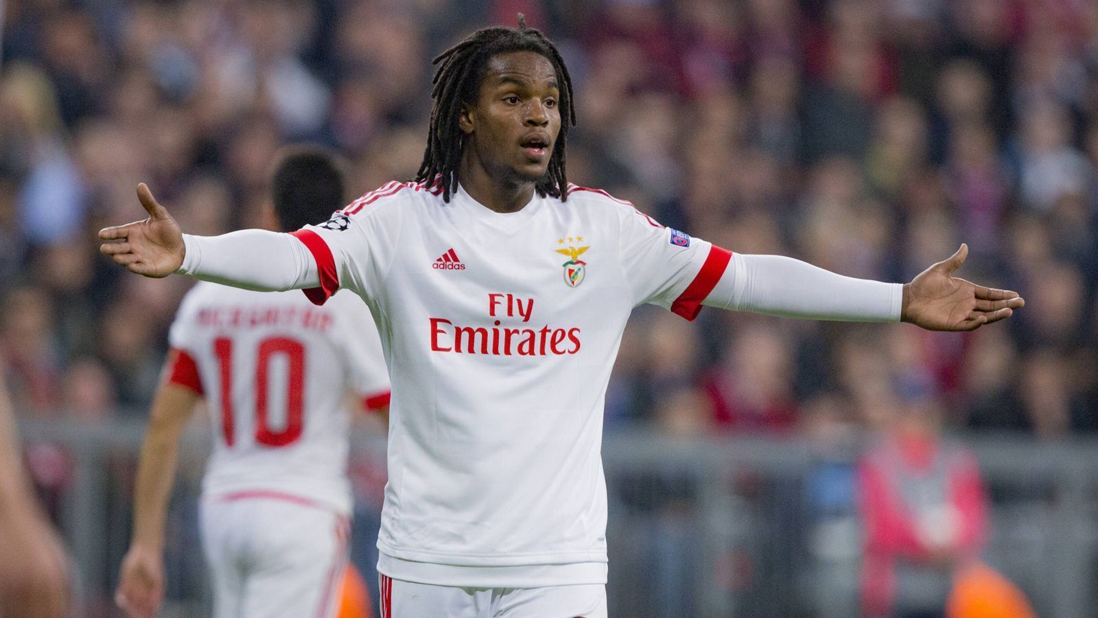 
                <strong>Renato Sanches</strong><br>
                &#x2022; <strong>Ablöse</strong>: 35 Millionen Euro<br>&#x2022; <strong>Aufnehmender Verein</strong>: FC Bayern München<br>2016 kam Renato Sanches mit einigen Vorschusslorbeeren nach München - doch wirklich durchgesetzt hat sich der portugiesische Achter bei den Bayern nicht. Mittlerweile steht der 24-Jährige bei LOSC Lille unter Vertrag.
              