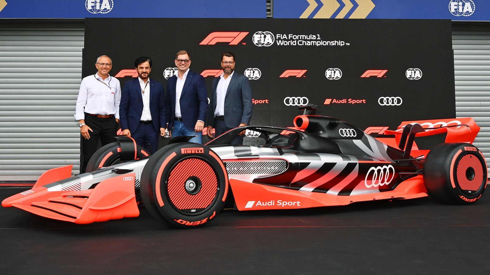
                <strong>Audi</strong><br>
                Der Einstieg in die Formel 1 ist vollzogen: Audi tritt ab 2026 nicht nur als Werksteam an, sondern wird auch die Motoren selbst herstellen. Der deutsche Rennstall wird Sauber Motorsport übernehmen. Damit ist auch klar: Alfa Romeo, wie das Team derzeit noch heißt, wird sich bei den Antriebseinheiten nicht länger bei Ferrari bedienen. Die eigenen Motoren sollen im Motorsport-Kompetenzzentrum von Audi Sport in Neuburg an der Donau unweit des Unternehmenssitzes der Audi AG in Ingolstadt in Produktion gehen.
              
