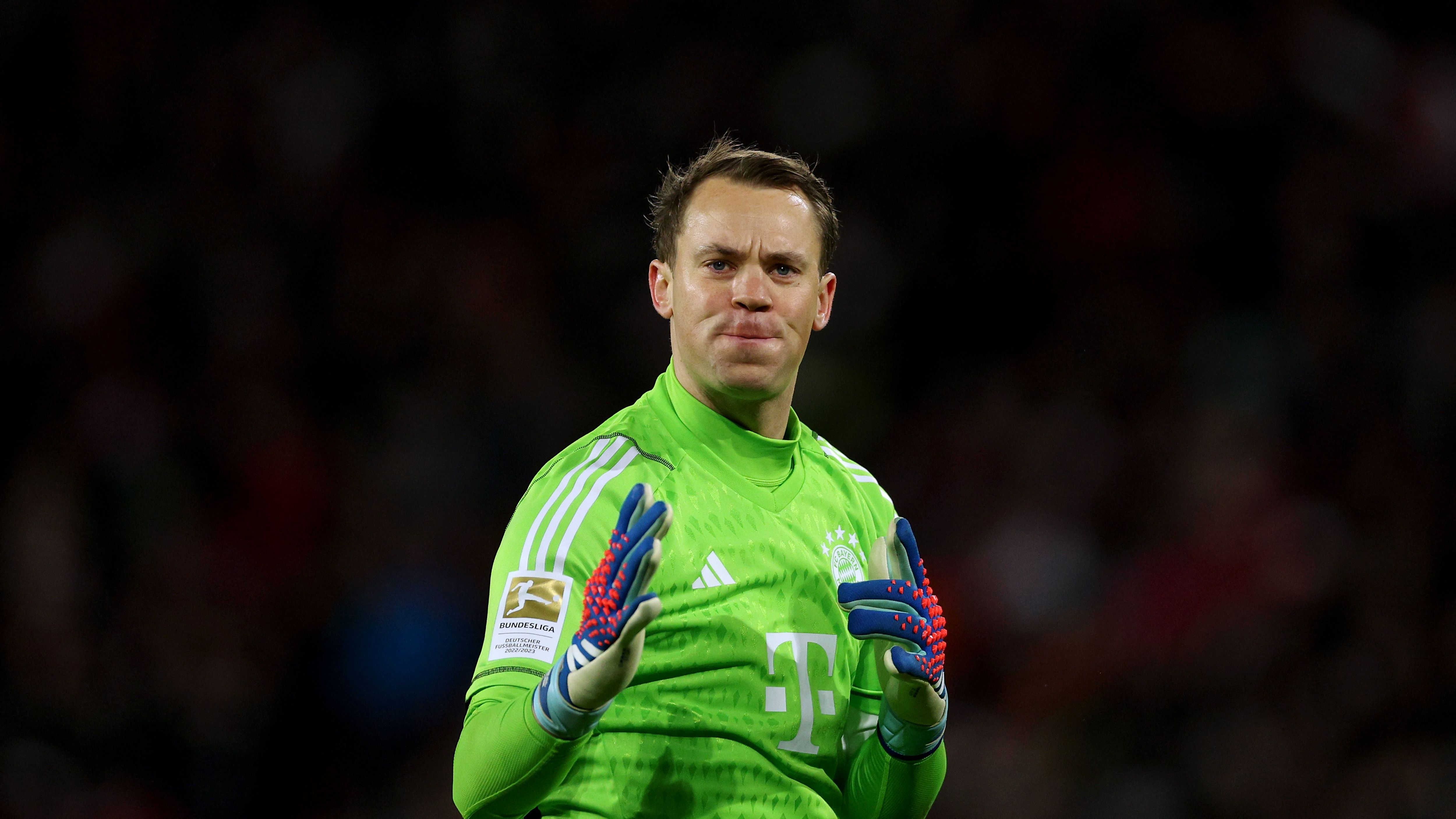 <strong>Manuel Neuer</strong><br>Nach seinem schlimmen Skiunfall im Dezember 2022 kehrte der Kapitän im Laufe der Hinrunde zurück und brauchte kaum Anlaufzeit. Er überzeugte mit guten Paraden und seinen bekannten Qualitäten außerhalb des Strafraums. Bis zu seiner Form in besten Tagen fehlt allerdings noch ein Stück. <strong><em>ran</em>-Durchschnittsnote: Note 2,55</strong>