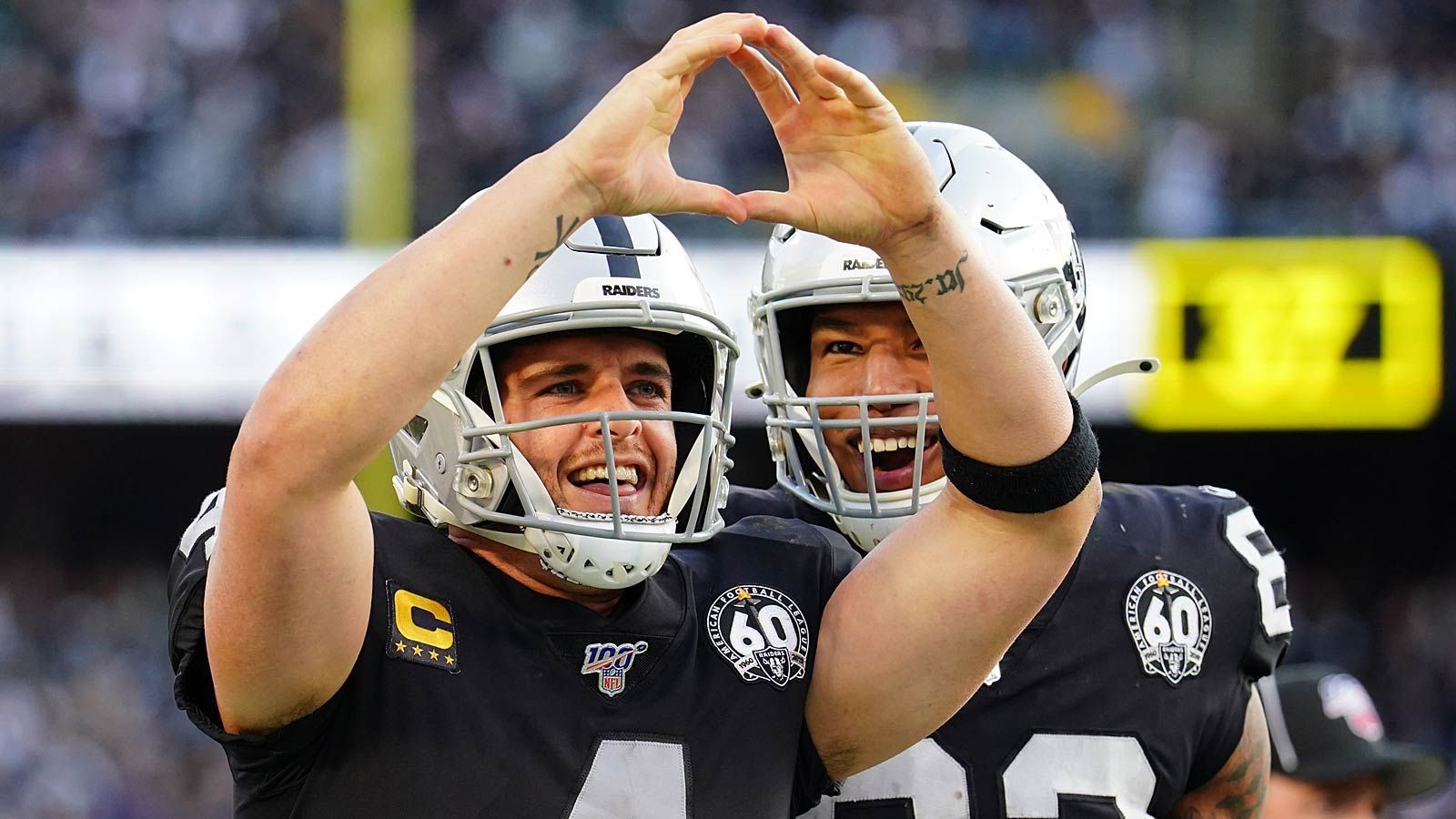 
                <strong>AFC: Oakland Raiders (7-8)</strong><br>
                Die Oakland Raiders haben noch eine Minimalchance auf die Playoffs. Hierzu muss aber einiges zusammenkommen.Die Raiders müssen bei den Broncos gewinnen, die Steelers gegen die Ravens verlieren, die Titans bei den Texans verlieren, die Colts bei den Jaguars gewinnen und die Raiders den Tiebreaker gegen die Steelers gewinnen.Dies ist der Fall, wenn zumindest eines der folgenden, jeweils erstgenannten Teams gewinnt oder unentschieden spielt: Bears (@Vikings), Lions (vs. Packers), Chargers (@Chiefs) oder Patriots (vs. Dolphins).
              