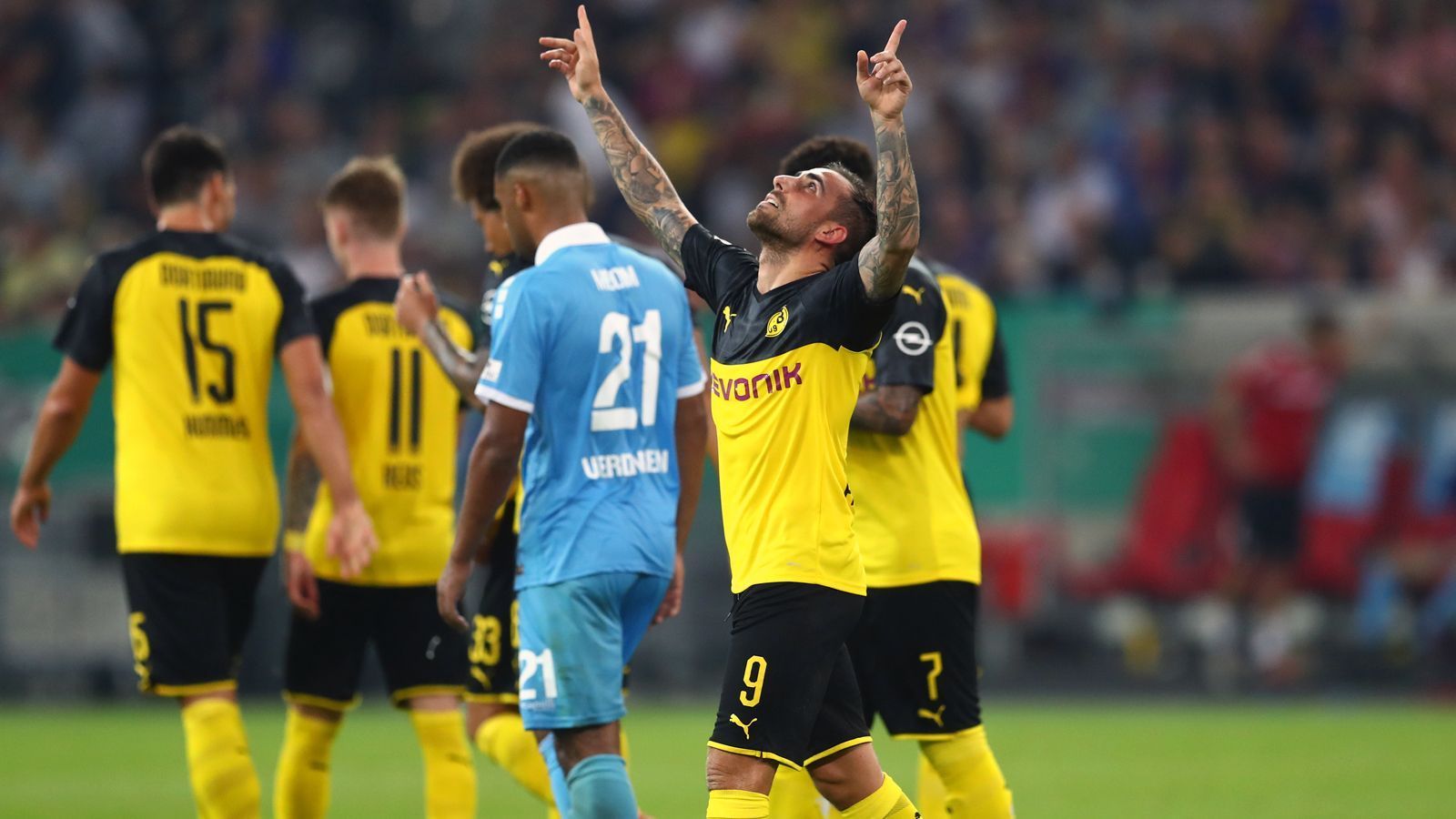
                <strong>DFB-Pokal 2019/20: Borussia Dortmund beim KFC Uerdingen in der Einzelkritik</strong><br>
                Borussia Dortmund hat sich in der ersten Runde des DFB-Pokals keine Blöße gegeben und die Hürde Uerdingen souverän übersprungen. Wir haben den Auftritt des BVB benotet.
              