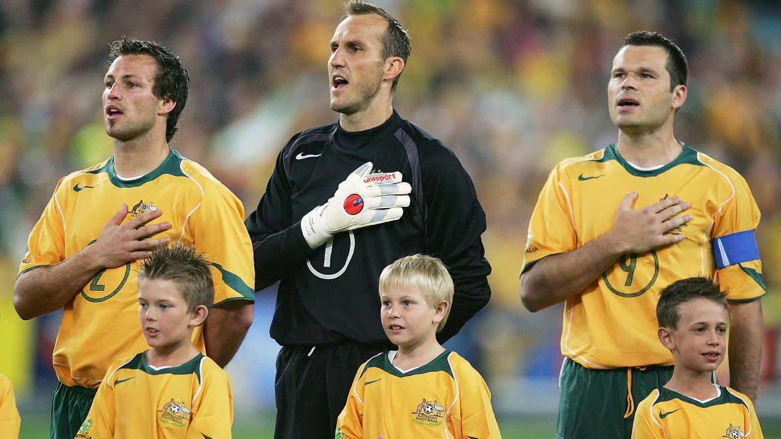 
                <strong>Australien fährt Weltrekord-Sieg ein</strong><br>
                Im April 2001 kommt es zum Ozeanien-Qualifikationsspiel zur WM 2002 zwischen Australien und Amerikanisch-Samoa. Die Gastgeber kennen keine Gnade gegenüber der Inselkette und fahren mit einem satten 31:0 den bis heute höchsten Sieg in einem Pflichtspiel ein, welches von der FIFA organisiert wurde.
              