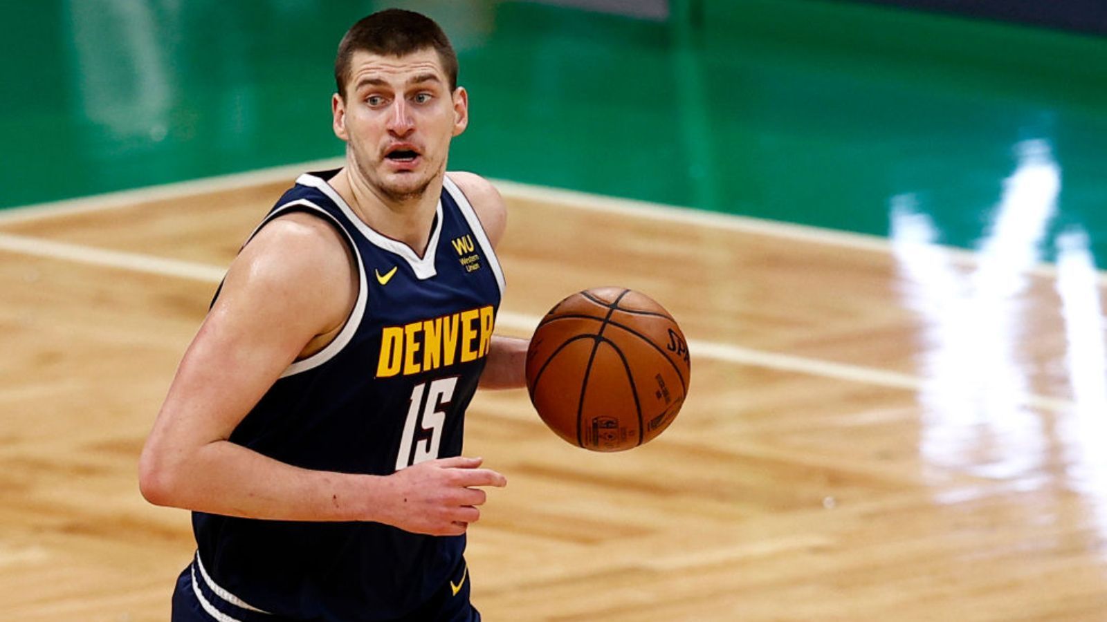 
                <strong>Nikola Jokic (Denver Nuggets/Starter)</strong><br>
                 - Punkte: 27,1 - Rebounds: 11,0 - Assists: 8,6 - All-Star-Nominierungen: 3
              