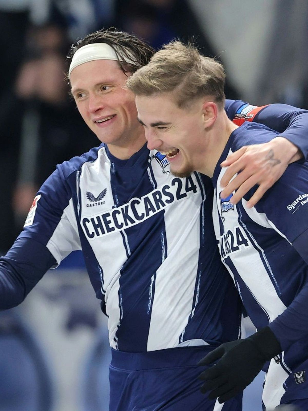 Marten Winkler (r.) bejubelt sein Tor mit Fabian Reese