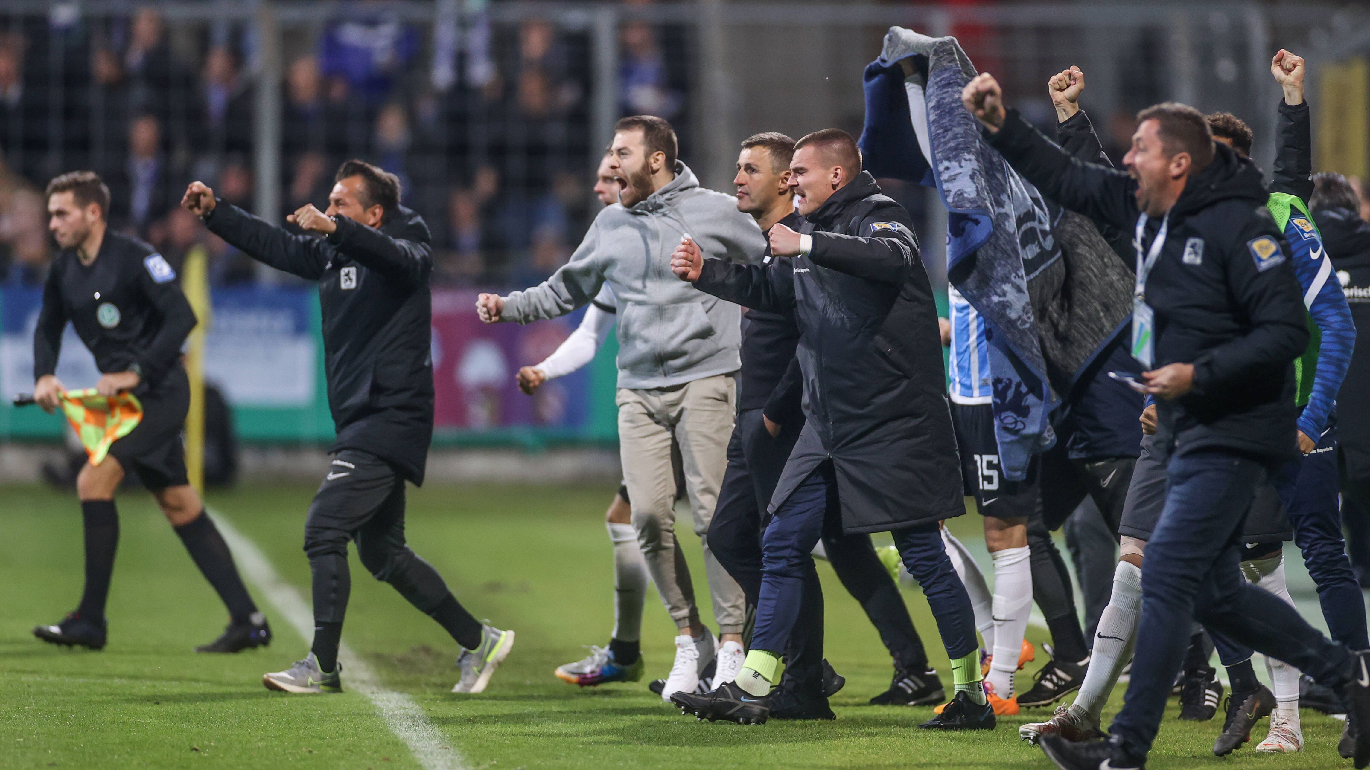 
                <strong>1860 München - Schalke 04</strong><br>
                Am Ende geht ein waschechter Pokalfight mit 1:0 an die Münchener Löwen. Schalke stemmte sich zwar mit zehn Mann vehement gegen die Niederlage, scheidet aber letztlich in der zweiten Runde des DFB-Pokal aus. Die Stimmung bei den 60ern war im Moment des Abpfiffs dementsprechend ausgelassen. 
              