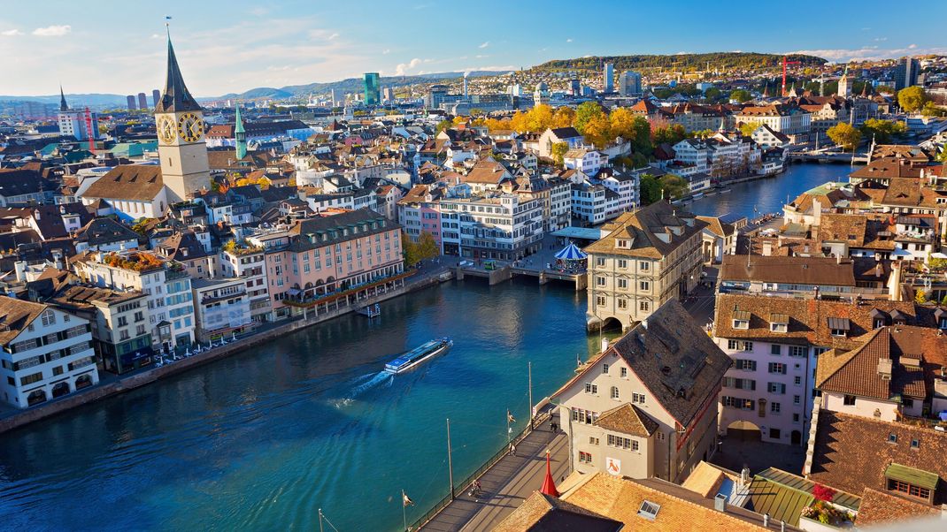 Zürich (Bild) ist neben Basel eine der nächsten Städte zur deutschen Grenze.