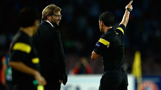 
                <strong>Klopps Wutausbrüche</strong><br>
                18. September 2013: Gegen den SSC Neapel (1:2) wird Klopp von Schiedsrichter Pedro Proenca nach 30 Minuten auf die Tribüne geschickt. Zuvor hatte der Dortmunder Trainer dem vierten Offiziellen aus nächster Nähe ins Gesicht geschrien.
              