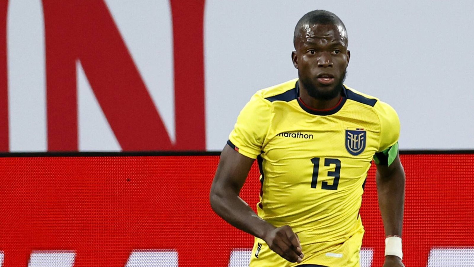 
                <strong>Ecuador: Enner Valencia - Gruppe A</strong><br>
                &#x2022; Aktueller Verein: Fenerbahce Istanbul<br>&#x2022; Länderspiele: 74<br>&#x2022; Vorgänger bei der WM 2018: keine WM-Teilnahme<br>
              